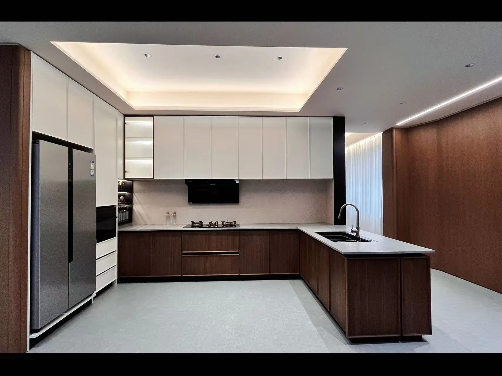 Batch kitchen-cabinet delivery for furnished apartments